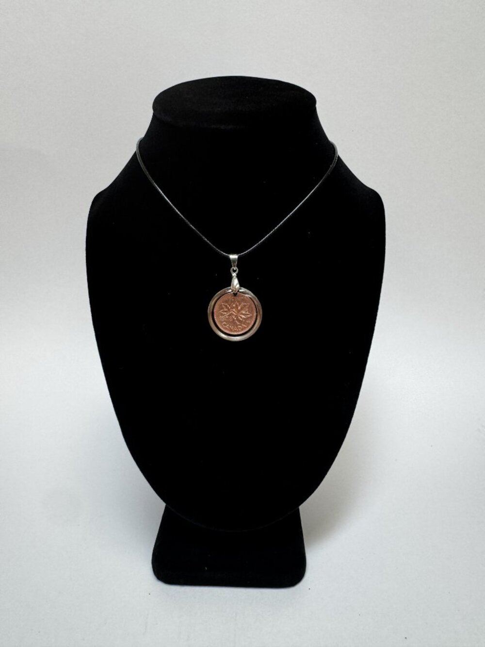 1978 Canadian 1 Cent Coin Necklace | Handcrafted Resin Pendant | Canadian Penny - Picture 8 of 12
